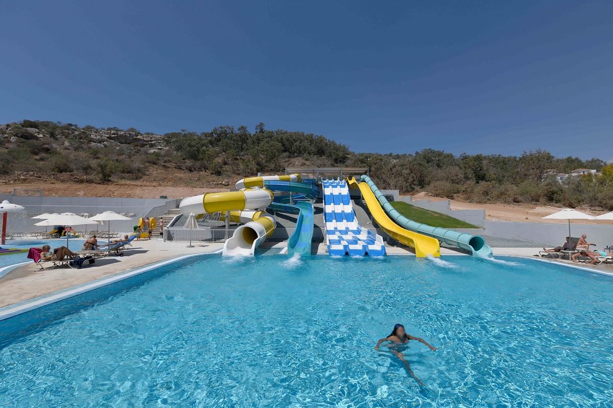 Narcissos Waterpark מלון דירות