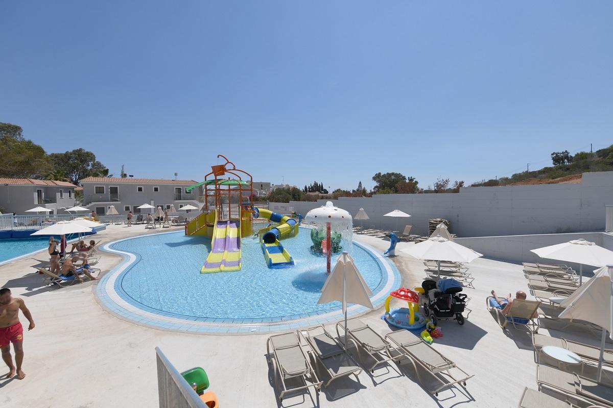 Narcissos Waterpark מלון דירות פרוטאראס