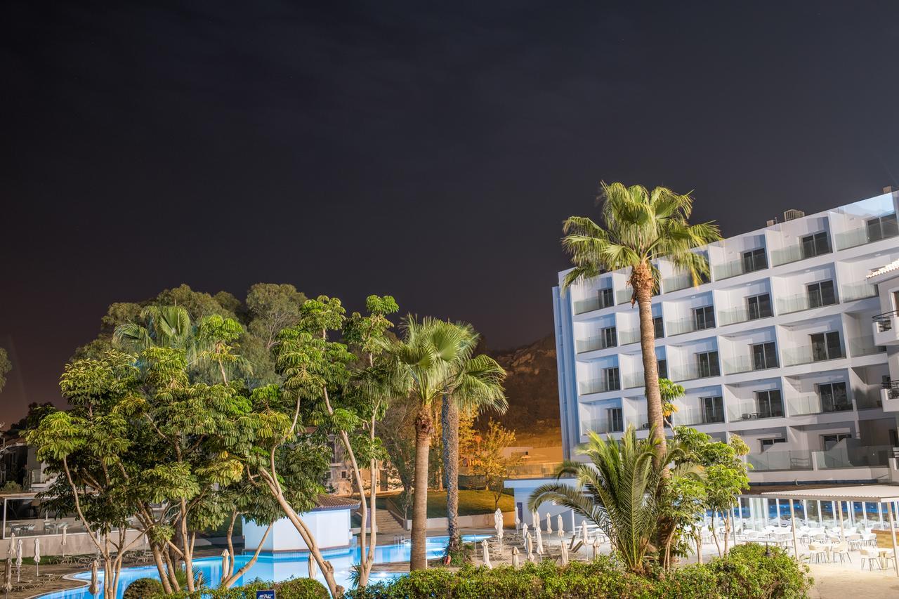 Narcissos Waterpark מלון דירות